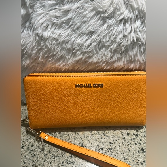 NWT-Michael Kors Jet set Travel Continental  Wristlet/wallet - Picture 7 of 9